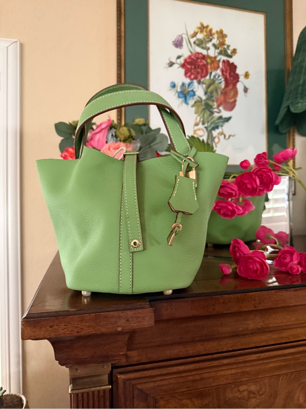 Genuine leather Green Women's  bucket Bag - Chic Everyday Carry
